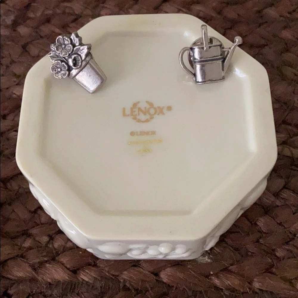 Lenox keepsake fruit box with free two garden pins